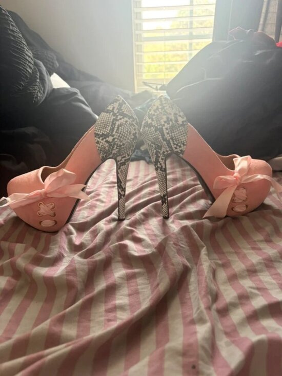 Pink Heels - Picture 4 of 4